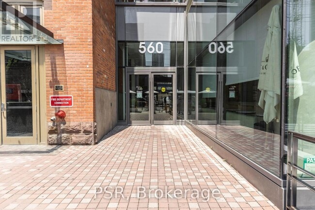 Photo du bâtiment - 560-560 King St W