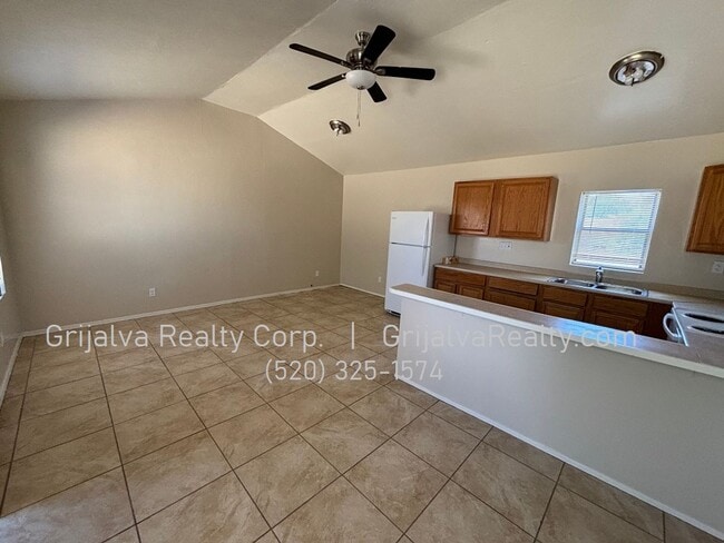 Building Photo - Private 3 Bedroom, 2 Bath House with AC  (...