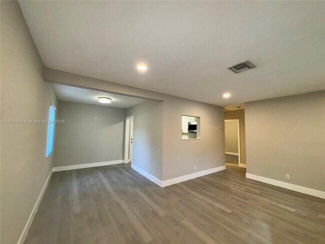 Foto del edificio - 1304 NW 6th Ave