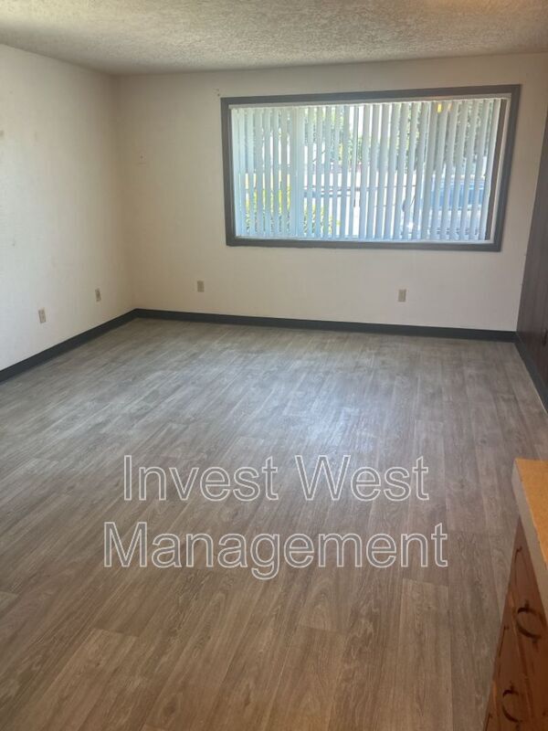 Foto del edificio - 530 NE Anderson Rd