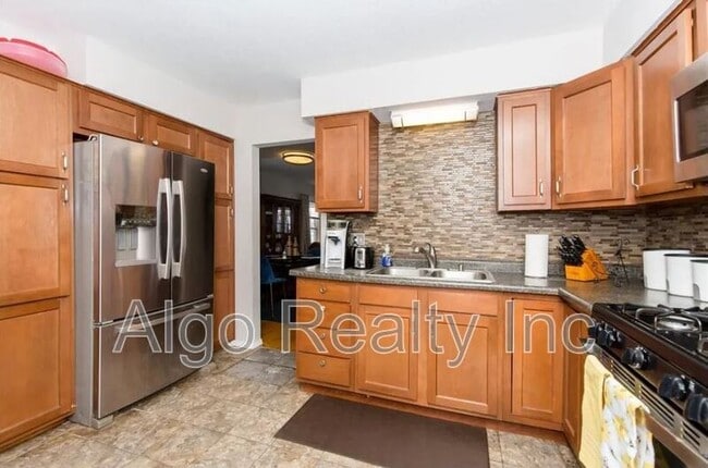 Building Photo - 4330 N Girard Ave