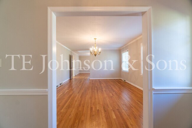Foto del edificio - Spacious 5 Bedroom Home in the Heart of Sherwood Forest