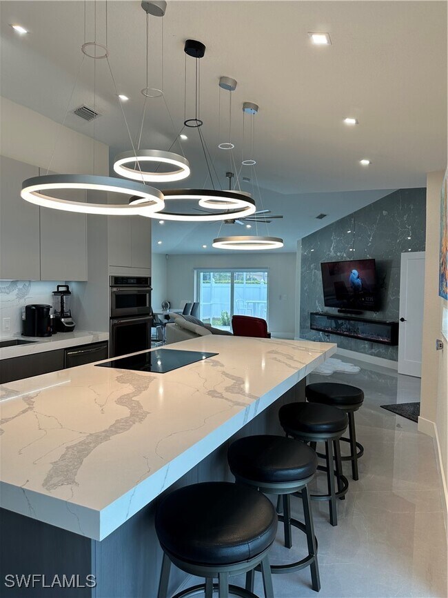 Foto del edificio - 1595 Whispering Oaks Cir