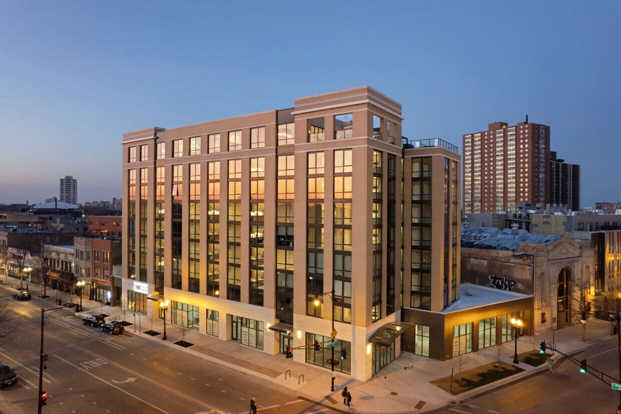 Primary Photo - 4620 N Broadway St