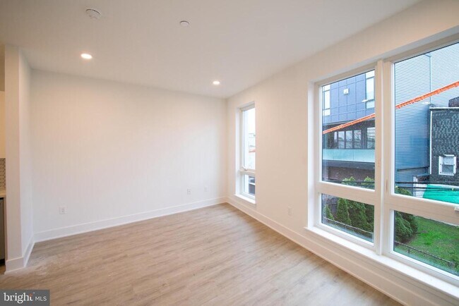 Building Photo - 1325 N Lee St