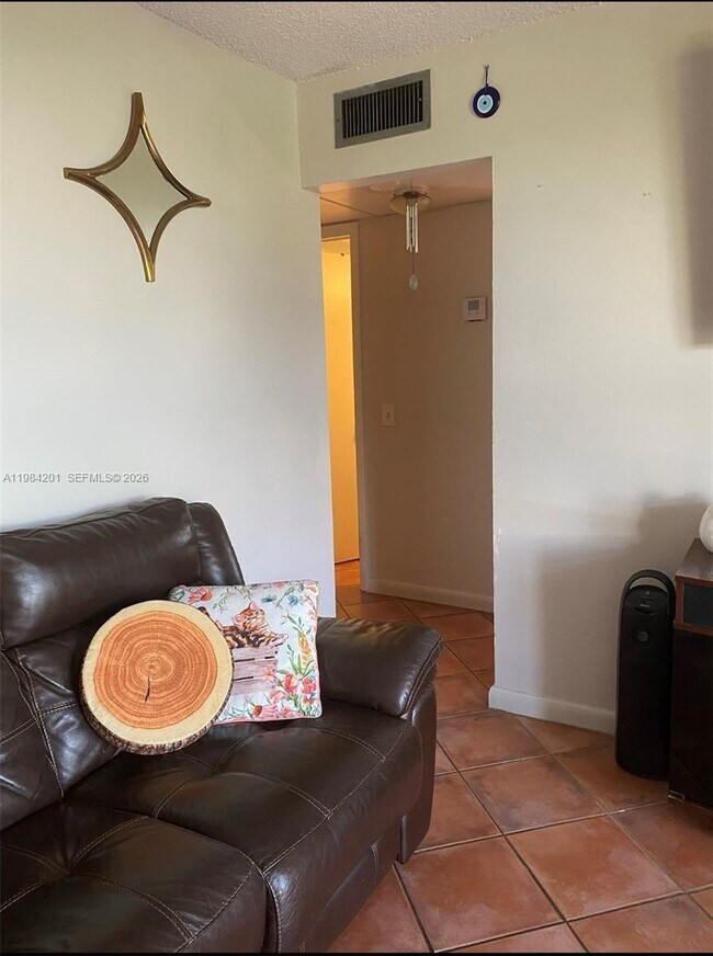 Foto del edificio - 1801 S Treasure Dr