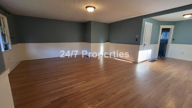 Foto del edificio - Charming 2 BD | 1 BA West Linn Cottage - R...