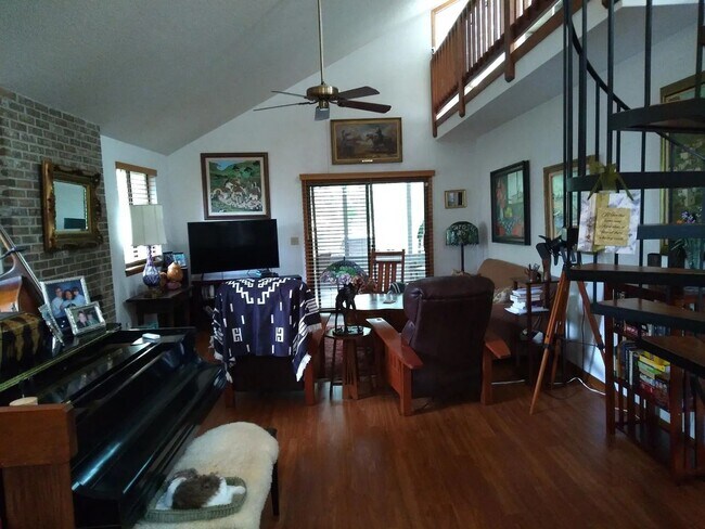 Foto del edificio - 275 Bayridge Ct