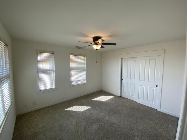 Foto del edificio - 2590 E 20th St