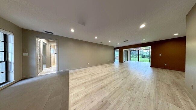Building Photo - 7134 Fairway Bend Cir