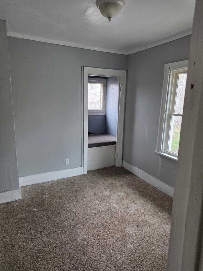 Foto del edificio - 2-Bedroom Gem on Barrie Avenue – Perfectly Quaint Living in Flint!