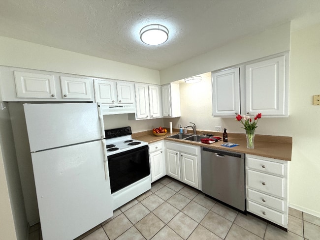Photo - 4570 S 200 E Apartment