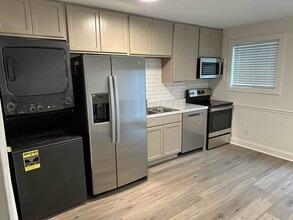 Building Photo - 2501 Redwood Ct