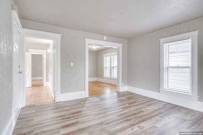 Building Photo - 328 Parkway Ave