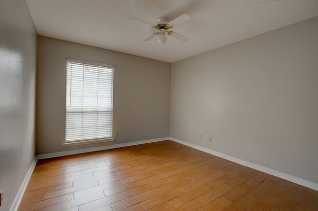 Building Photo - FIRST FULL MONTH FREE! Two Bedroom Condo n...