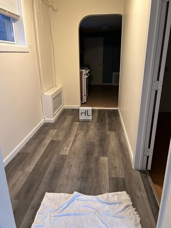 Foto del edificio - Spacious 1-bedroom / 1-bath on GLENWOOD ROAD