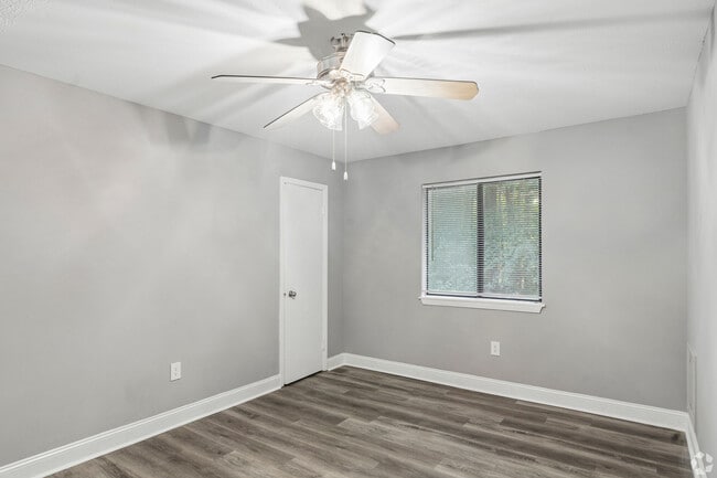 Building Photo - Element at Creekside