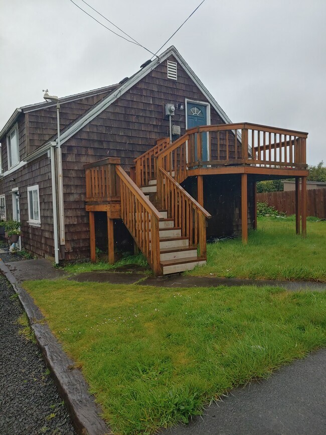 149 17th St S Unit Apt 1, Long Beach, WA 98631 Apartments in Long