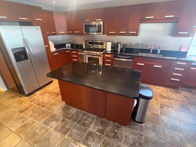 Building Photo - 290 Sweetwater Trce