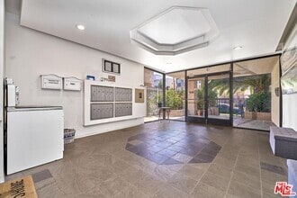 Building Photo - 326 S Manhattan Pl