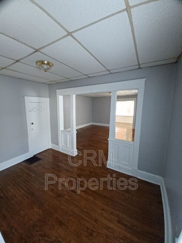 Primary Photo - 2304 E Memorial Dr