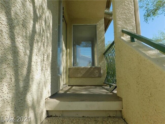 Foto del edificio - 5710 E Tropicana Ave