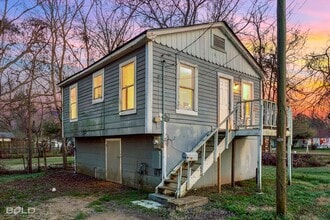 Building Photo - 2562 Lamar St