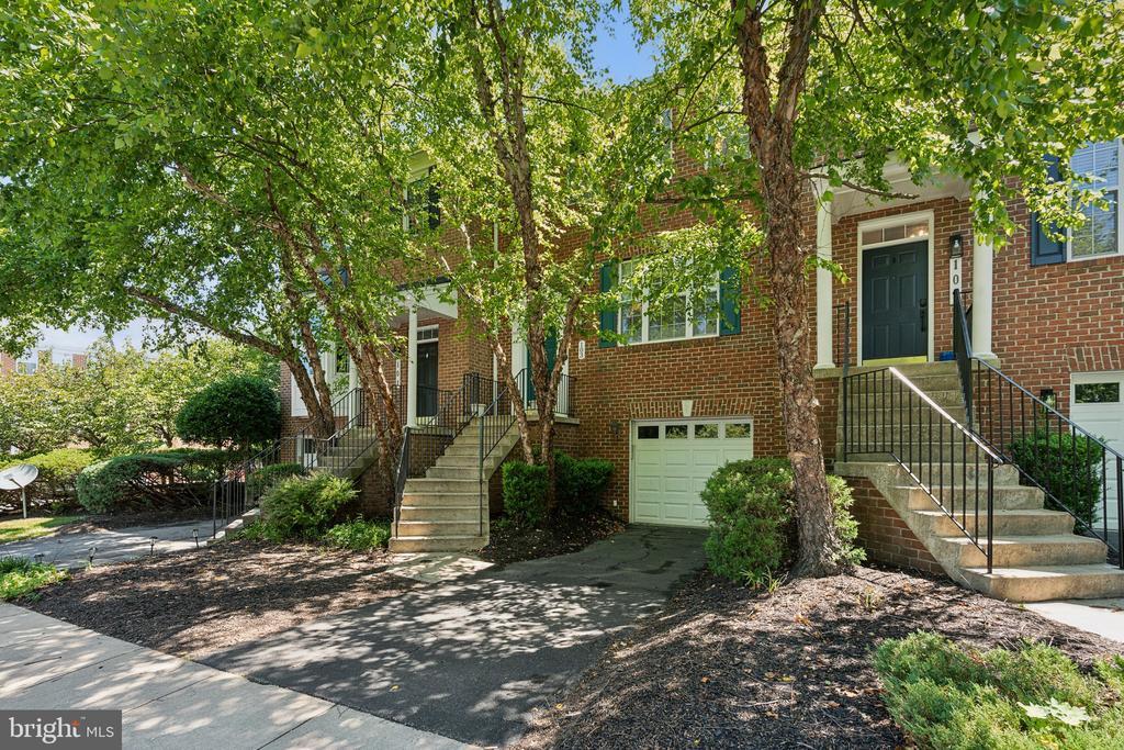 Primary Photo - 103 Sandberry Ct