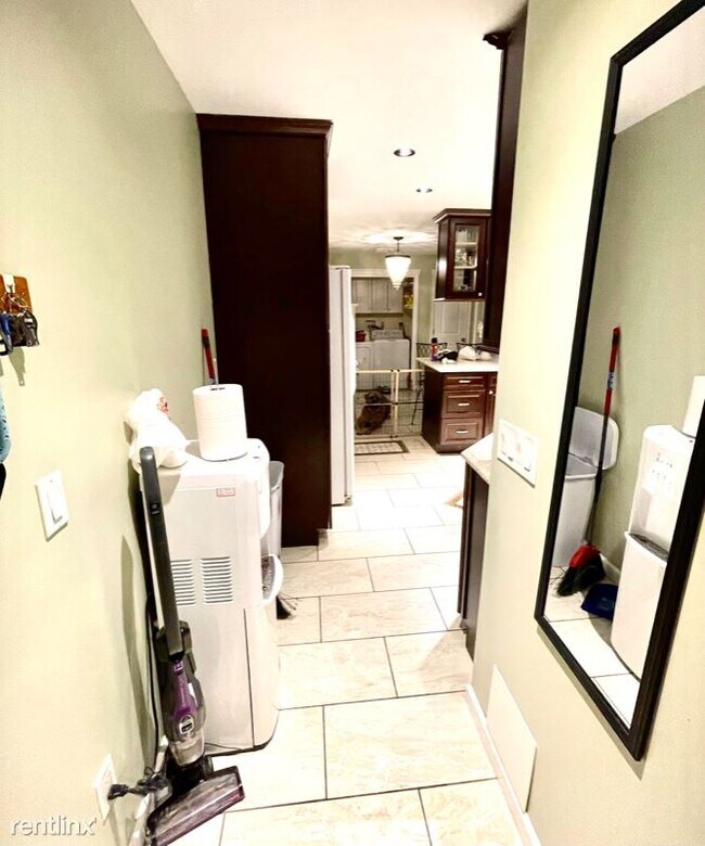 Foto del edificio - 3 br, 1 bath House - 17 Leola Ave