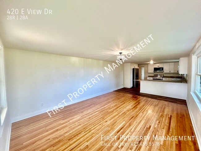 Building Photo - 420 E View Dr