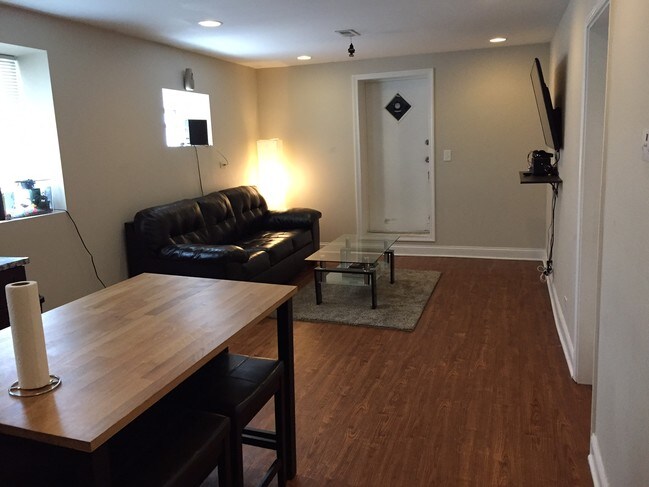 Foto del edificio - 4027 N McVicker Ave