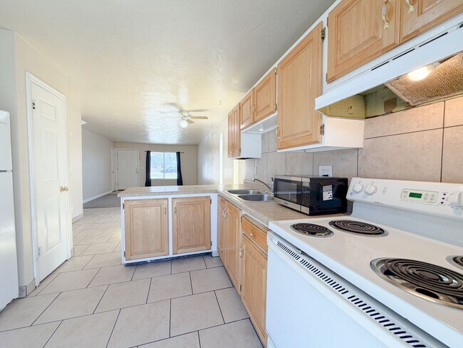 Foto del edificio - 2382 W Derby St