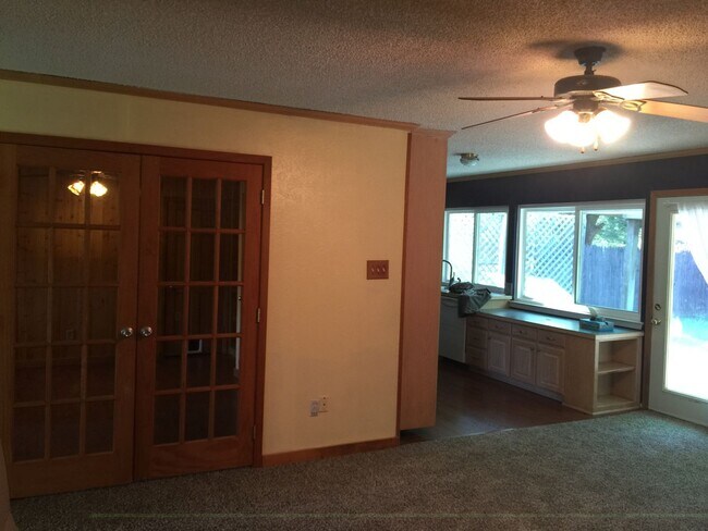 Building Photo - 3 Bed - 2 Bath home in Lewisville