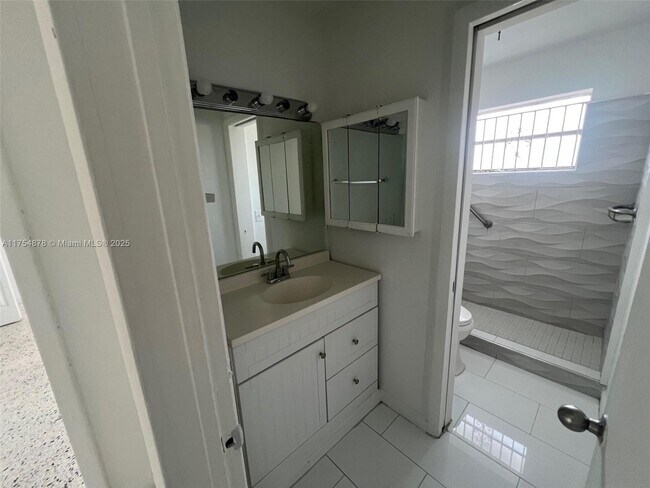 Foto del edificio - 887 W 29th St