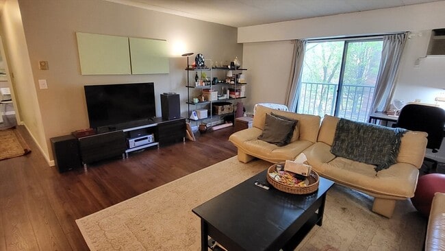 Foto del edificio - 135 Pleasant St