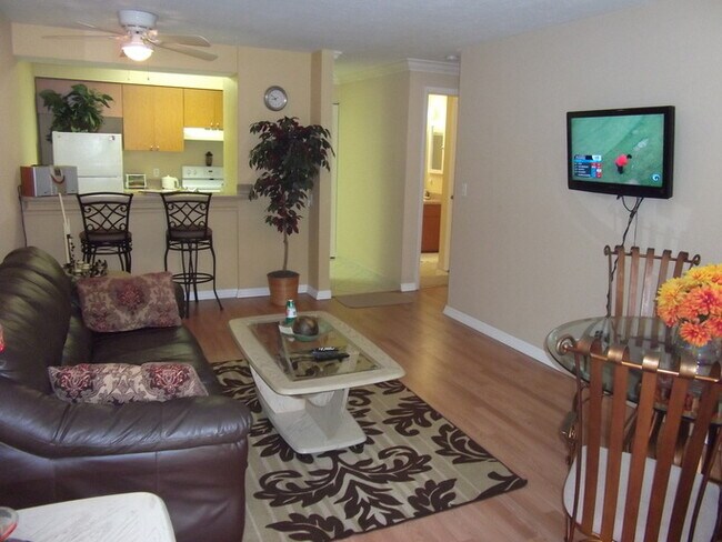 Foto del edificio - 13150 Feather Sound Dr