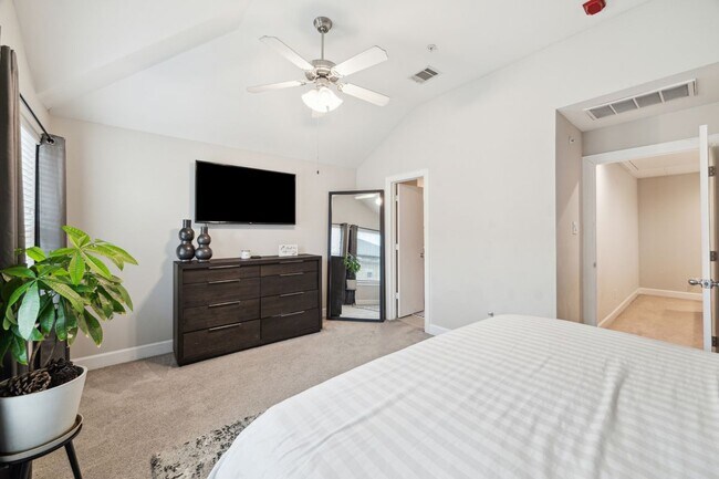 Foto del edificio - 8705 Bryam St