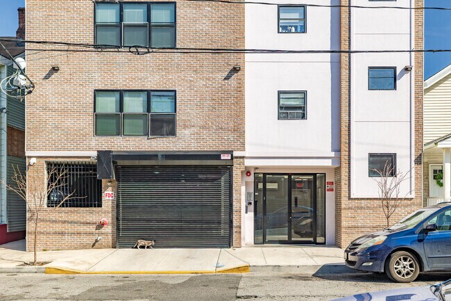 Building Photo - 135 Beech St