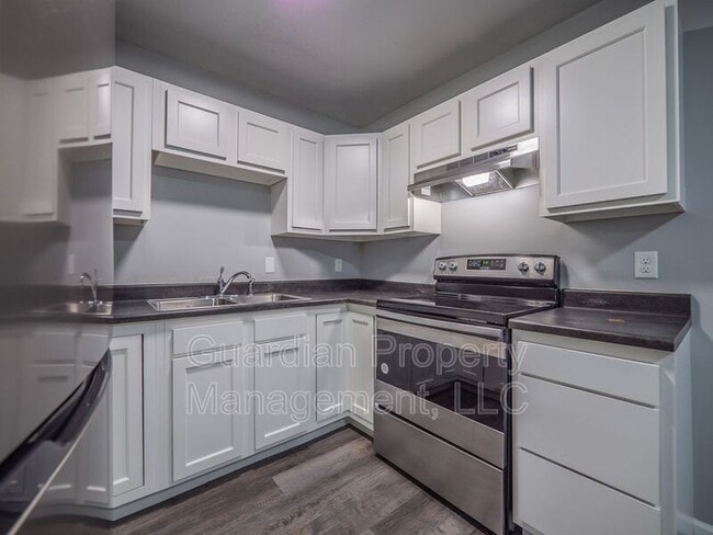 Building Photo - 1104 N Walnut St