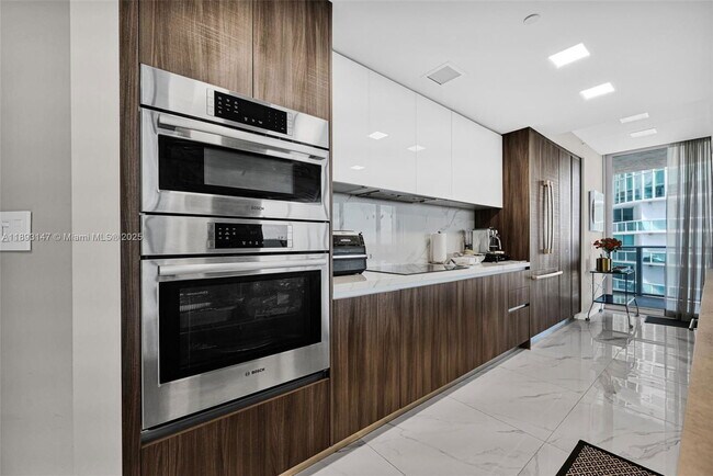 Foto del edificio - 488 NE 18th St