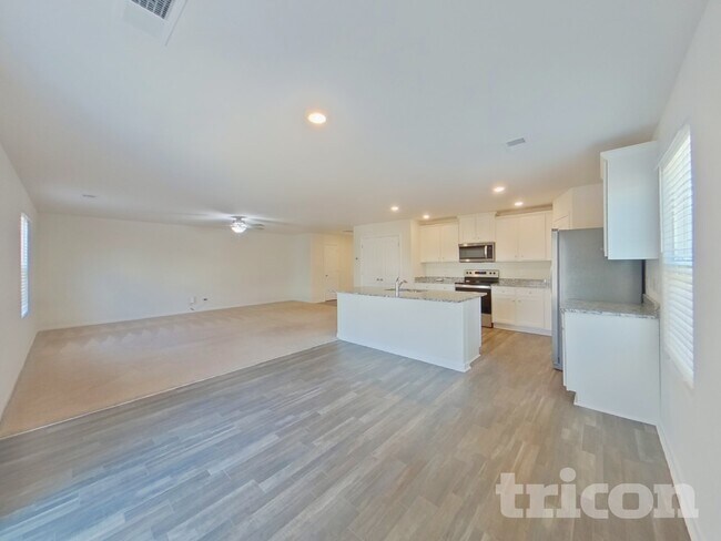 Foto del edificio - 6015 Mason Tucker Dr