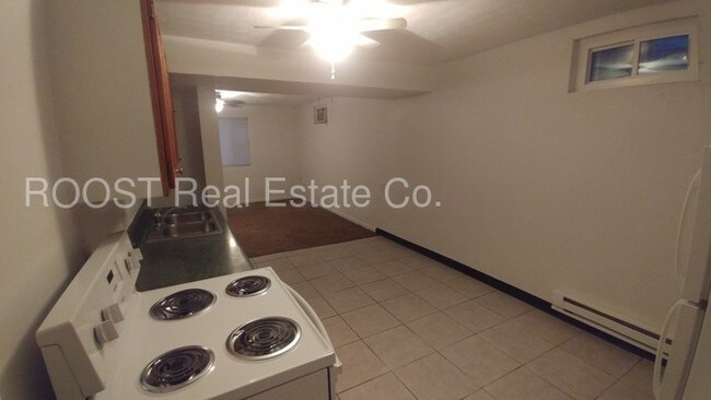 Building Photo - One Bedroom Apartment