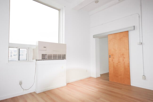 Building Photo - Cool One Bedroom Loft In Cambridge
