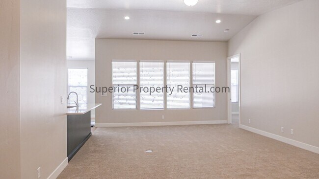 Foto del edificio - Newer 3 Bed, 2 Bath home in Brio