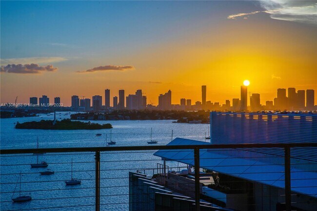 Building Photo - 999 Brickell Bay Dr