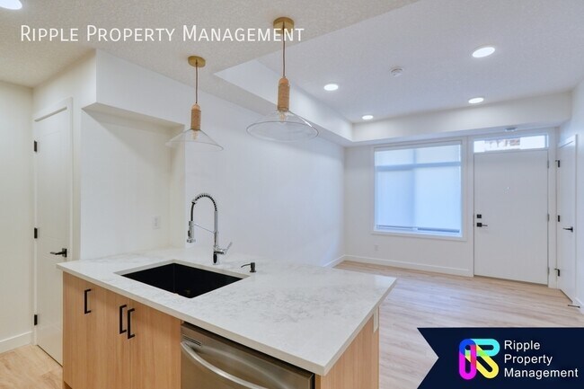 Photo du bâtiment - Modern 2 Beds, 1 Baths TownHouse | 2 Pets ...