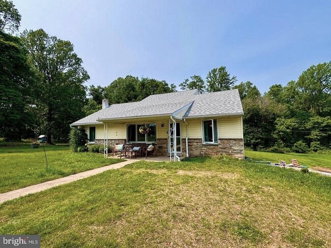 Building Photo - 847 Highspire Rd