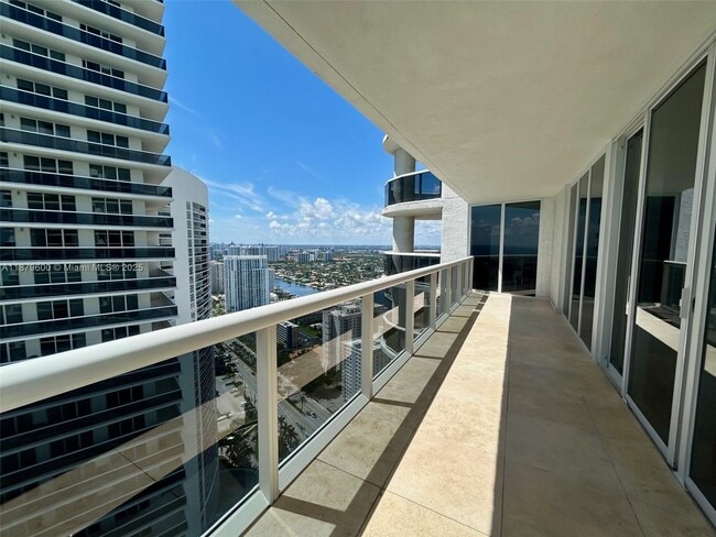 Building Photo - 1800 S Ocean Dr