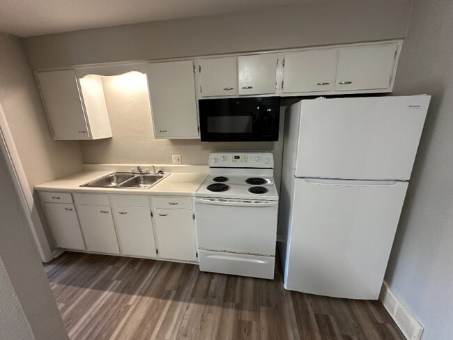Foto del edificio - 4910 Lewis Ave