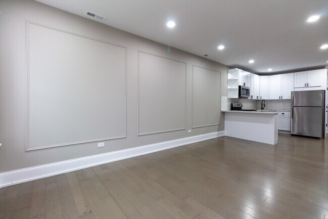 Building Photo - 2817 N Talman Ave